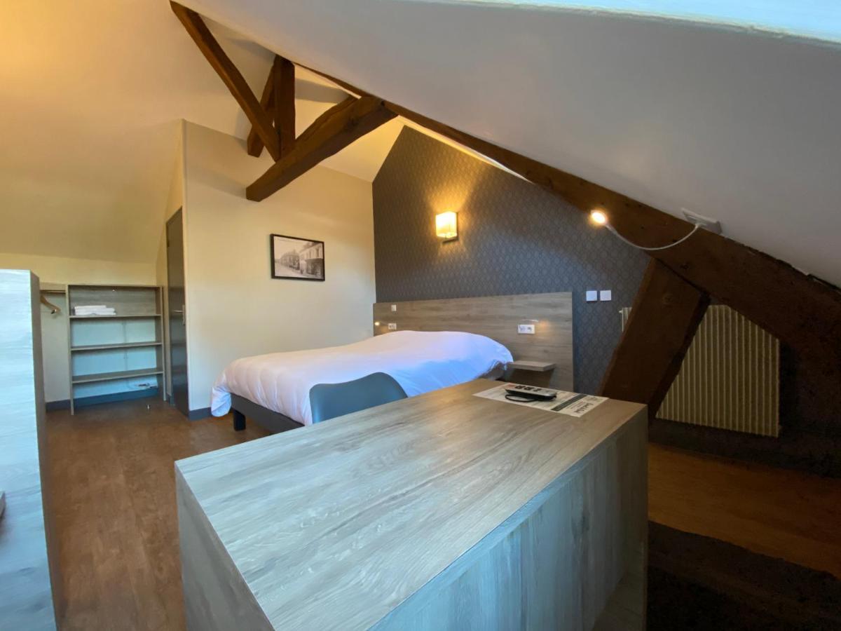 Logis - Hotel & Restaurant Saint Nicolas Chaumont en Vexin Bagian luar foto