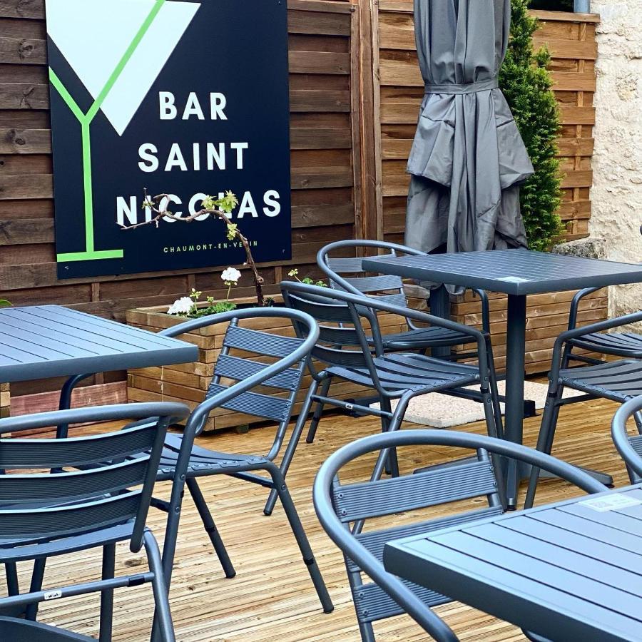 Logis - Hotel & Restaurant Saint Nicolas Chaumont en Vexin Bagian luar foto