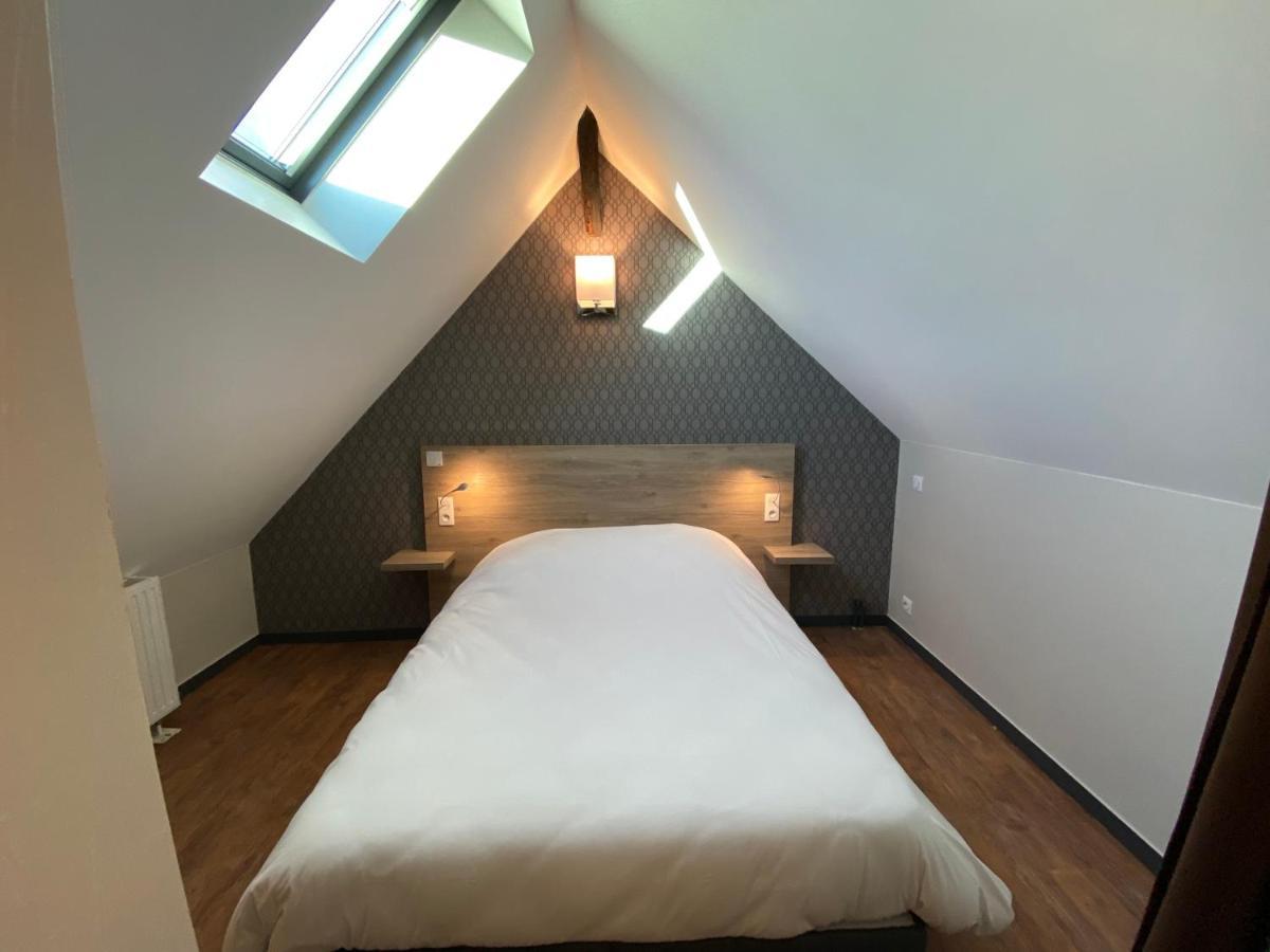 Logis - Hotel & Restaurant Saint Nicolas Chaumont en Vexin Bagian luar foto