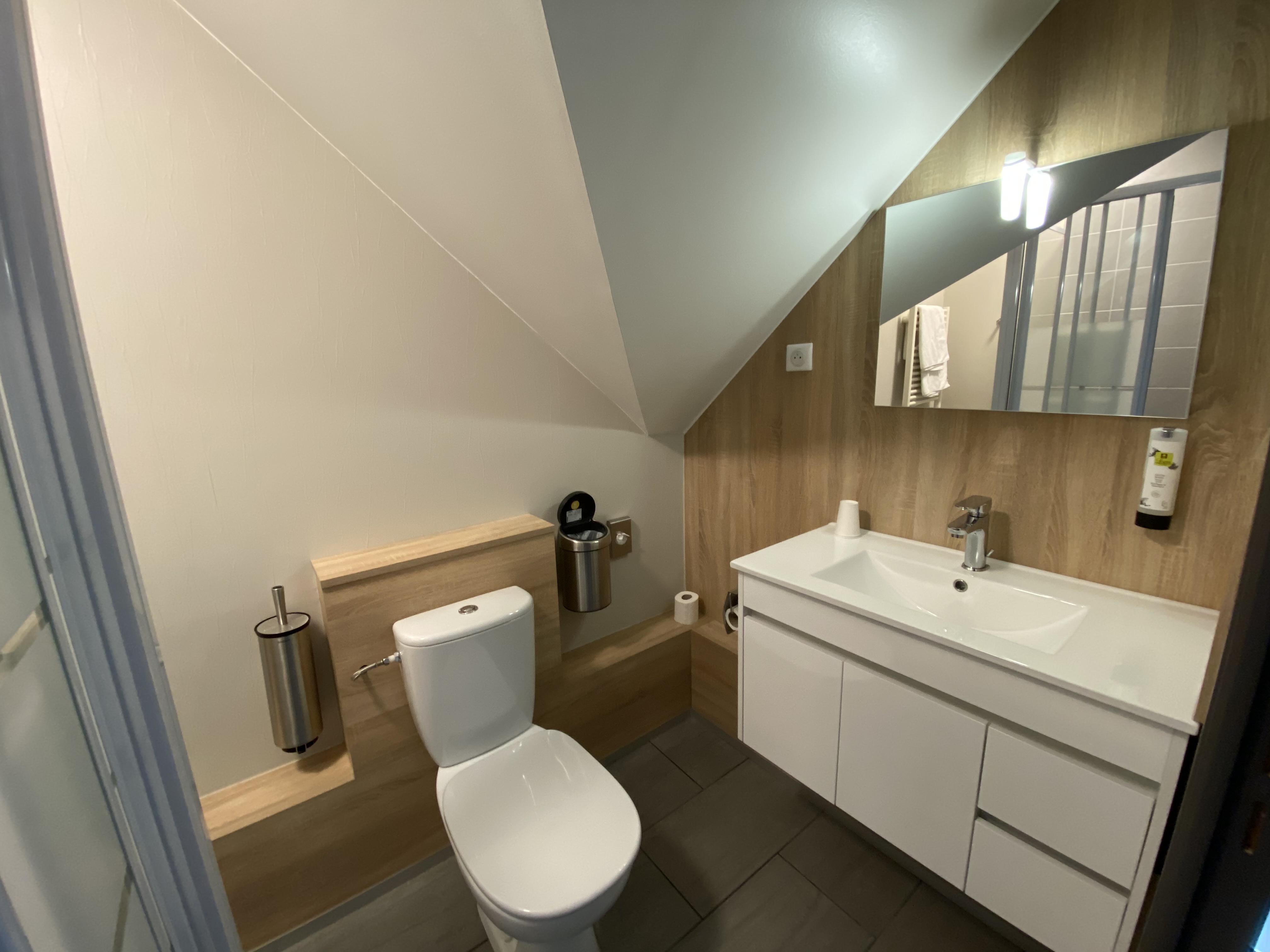 Logis - Hotel & Restaurant Saint Nicolas Chaumont en Vexin Bagian luar foto