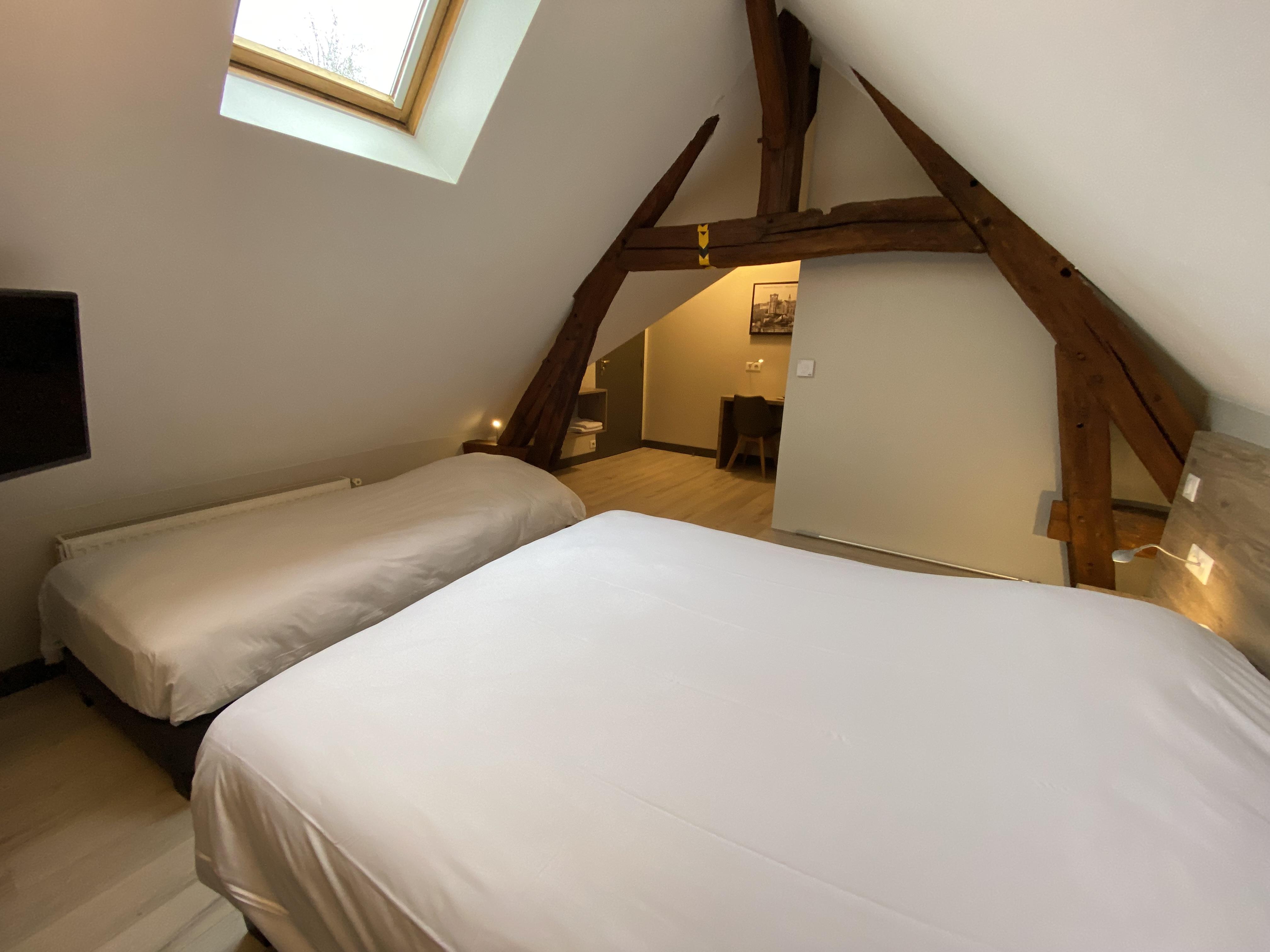 Logis - Hotel & Restaurant Saint Nicolas Chaumont en Vexin Bagian luar foto