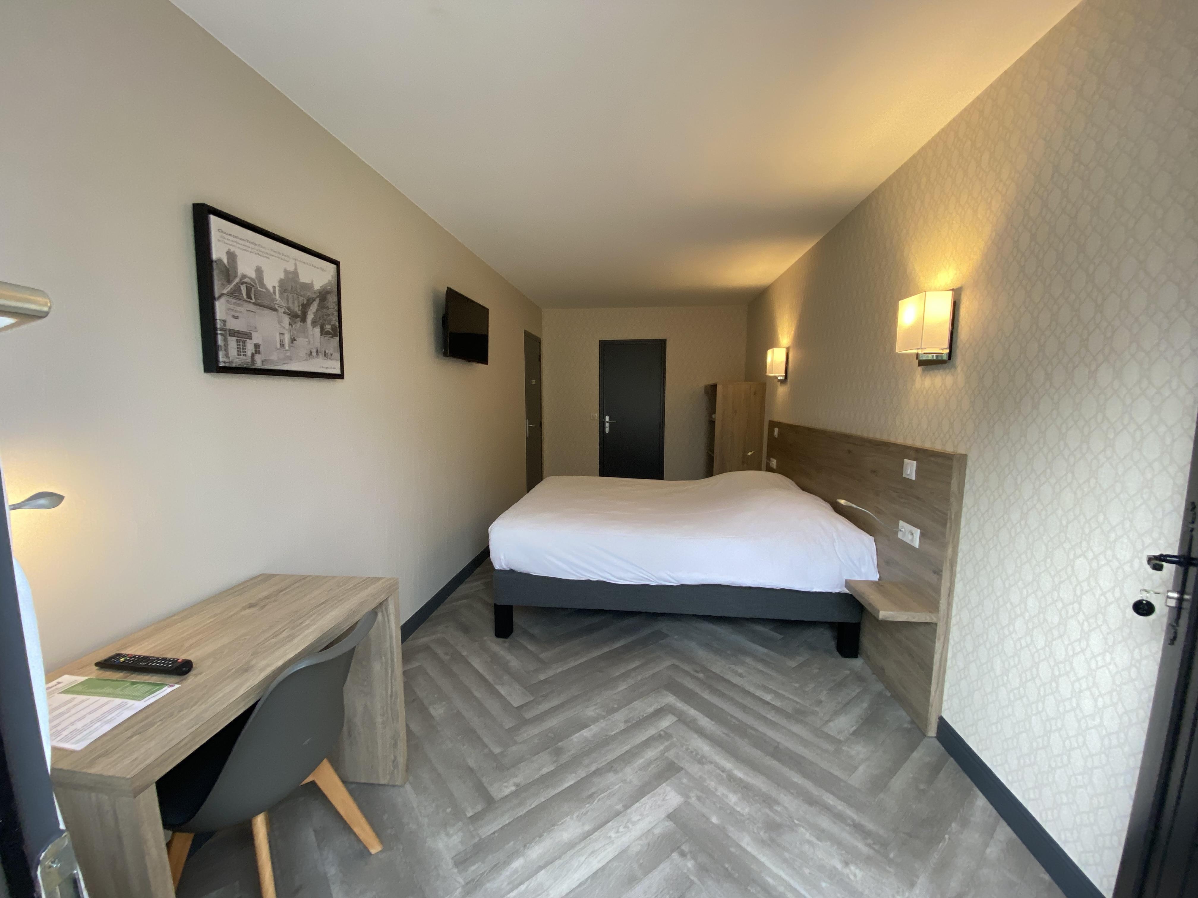 Logis - Hotel & Restaurant Saint Nicolas Chaumont en Vexin Bagian luar foto
