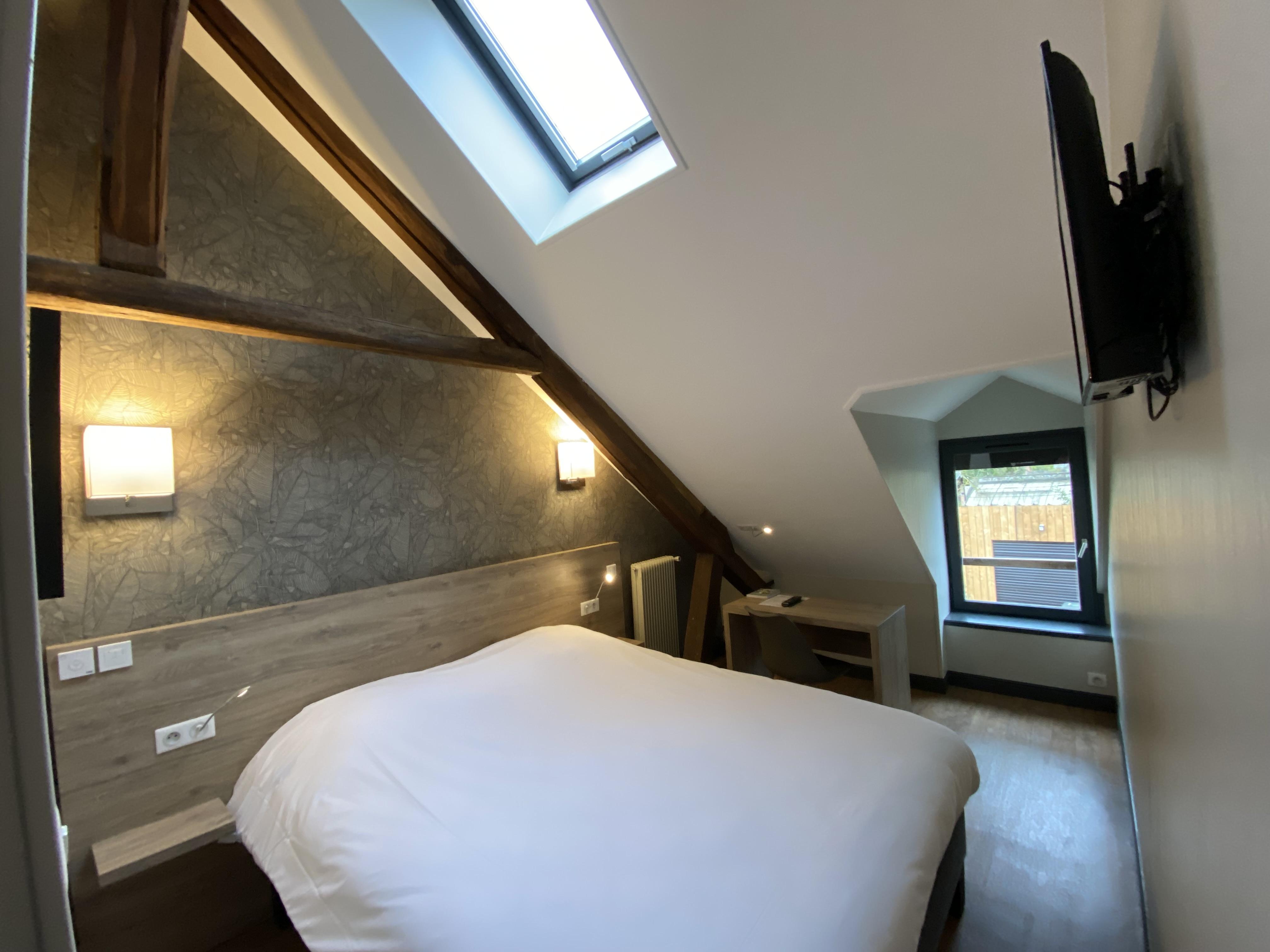 Logis - Hotel & Restaurant Saint Nicolas Chaumont en Vexin Bagian luar foto