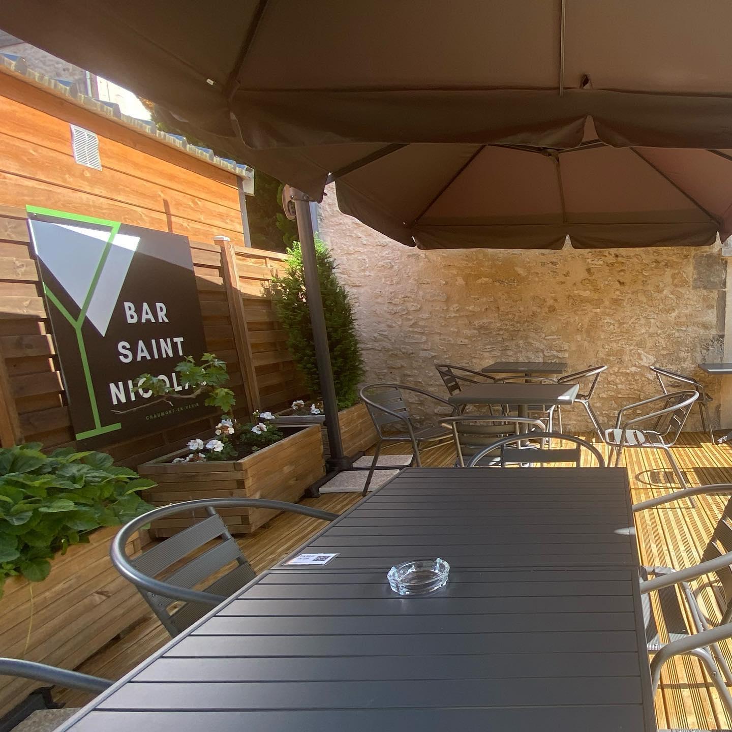 Logis - Hotel & Restaurant Saint Nicolas Chaumont en Vexin Bagian luar foto