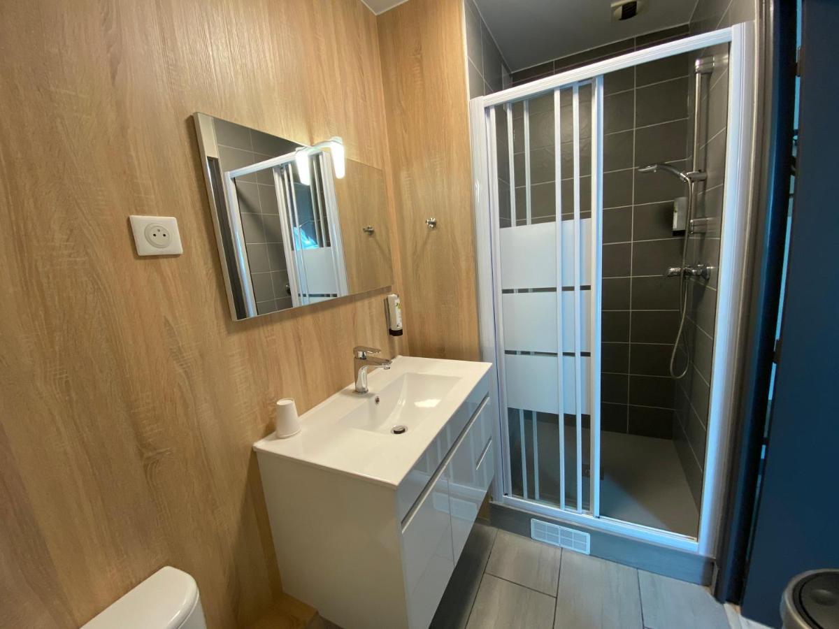 Logis - Hotel & Restaurant Saint Nicolas Chaumont en Vexin Bagian luar foto