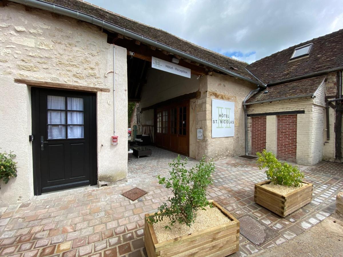Logis - Hotel & Restaurant Saint Nicolas Chaumont en Vexin Bagian luar foto