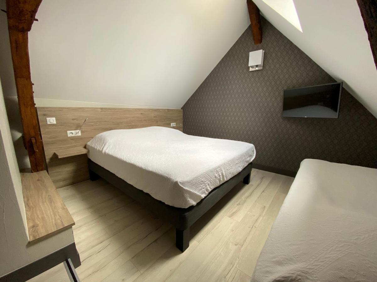 Logis - Hotel & Restaurant Saint Nicolas Chaumont en Vexin Bagian luar foto
