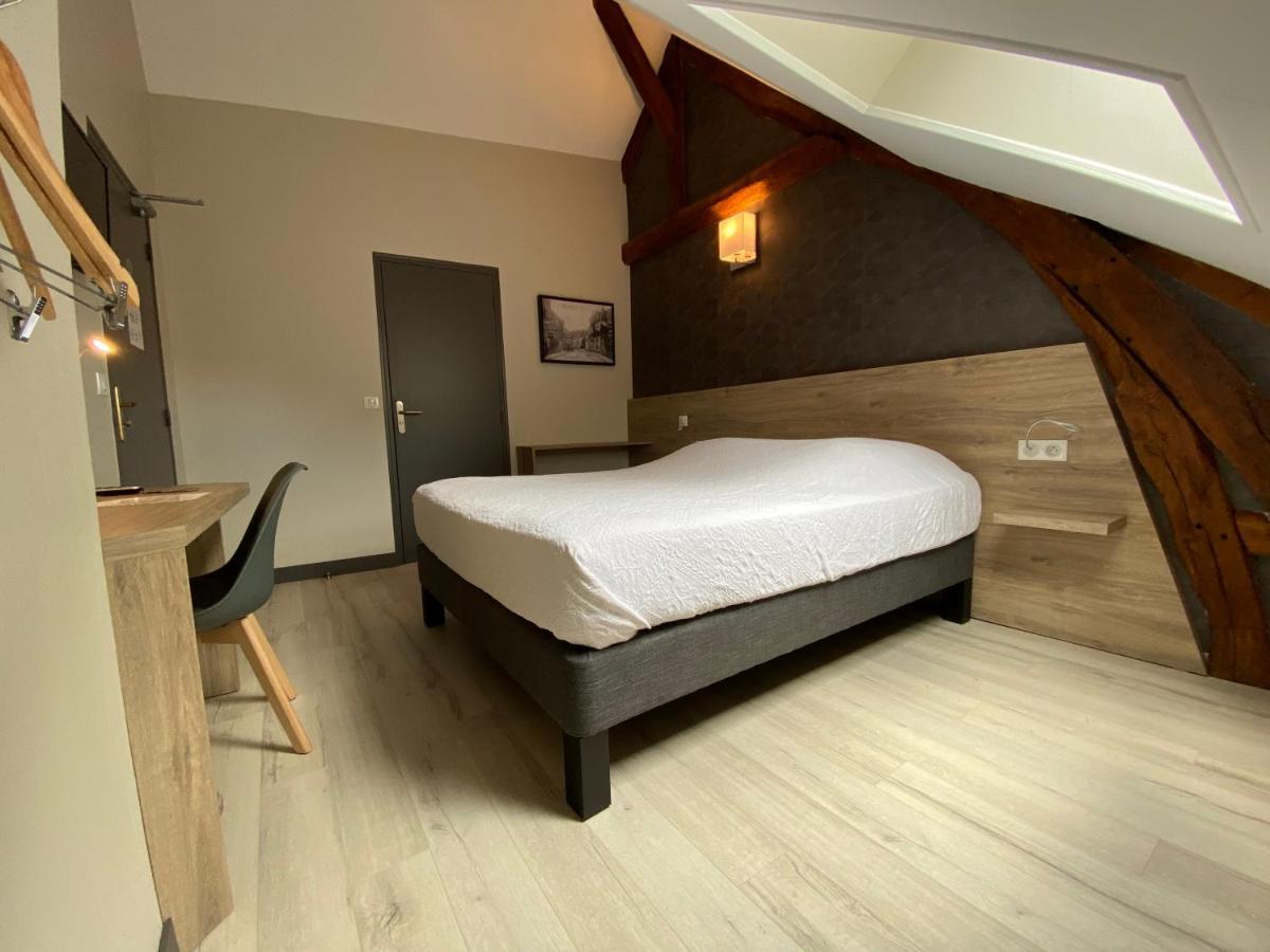 Logis - Hotel & Restaurant Saint Nicolas Chaumont en Vexin Bagian luar foto